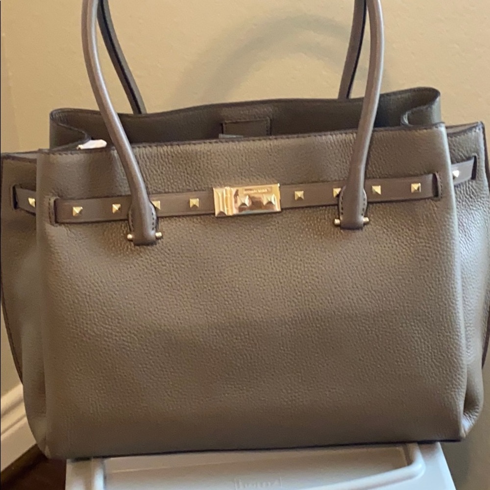 Michael Kors Addison Leather Tote in Mushroom